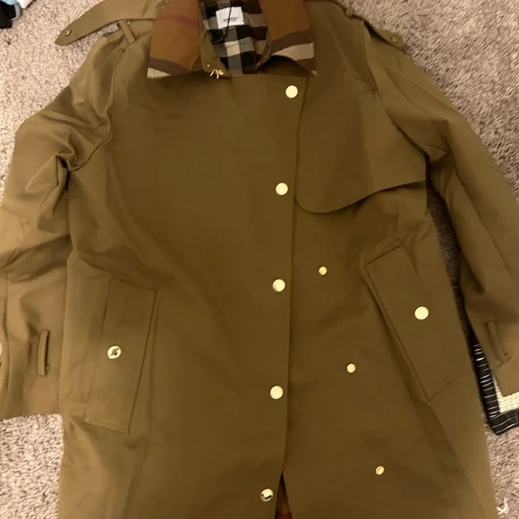Burberry trench coat brand new never worn original price 2,590